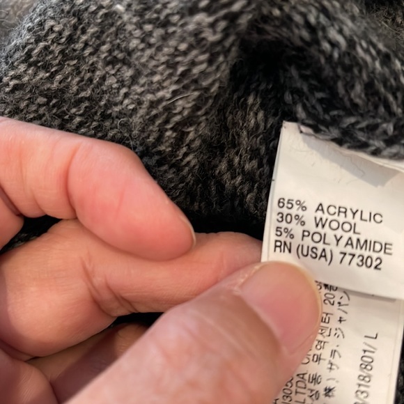 Zara men classic front open sweater very stylish, gray and black color L size. - Picture 13 of 13